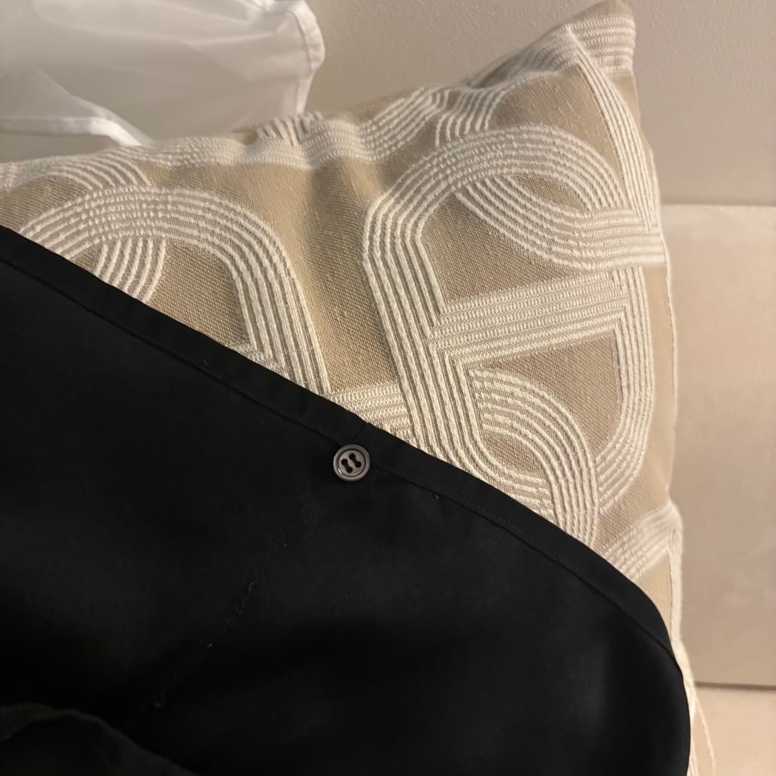 (정품) 샤넬 부티크 실크 100 타이 블랙 로고 블라우스 셔츠 상품이미지7