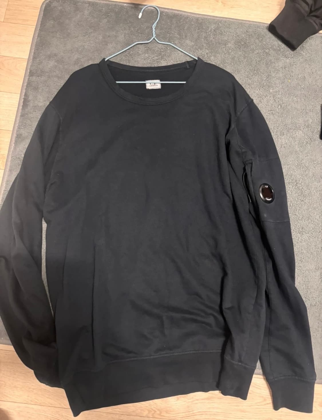 cp컴퍼니 렌즈 맨투맨 상품이미지1