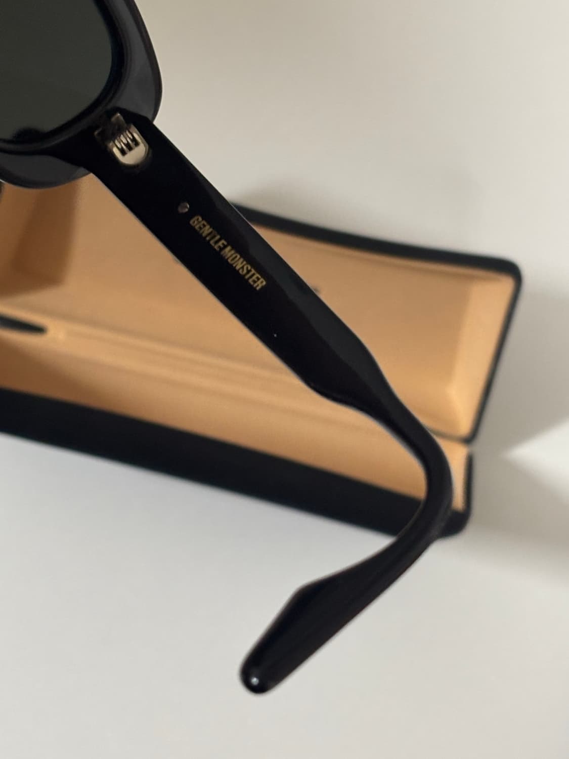 젠틀몬스터 탐부 01 제니착 상품이미지3