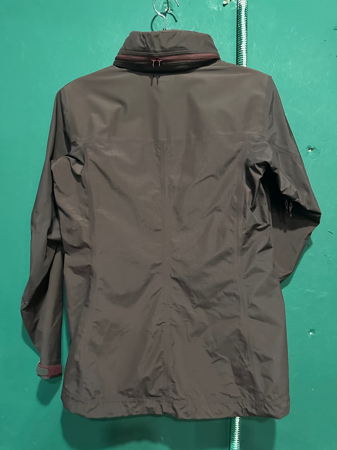 아크테릭스 매장판 팩라이트 고어텍스 바람막이 브라운S 상품이미지2