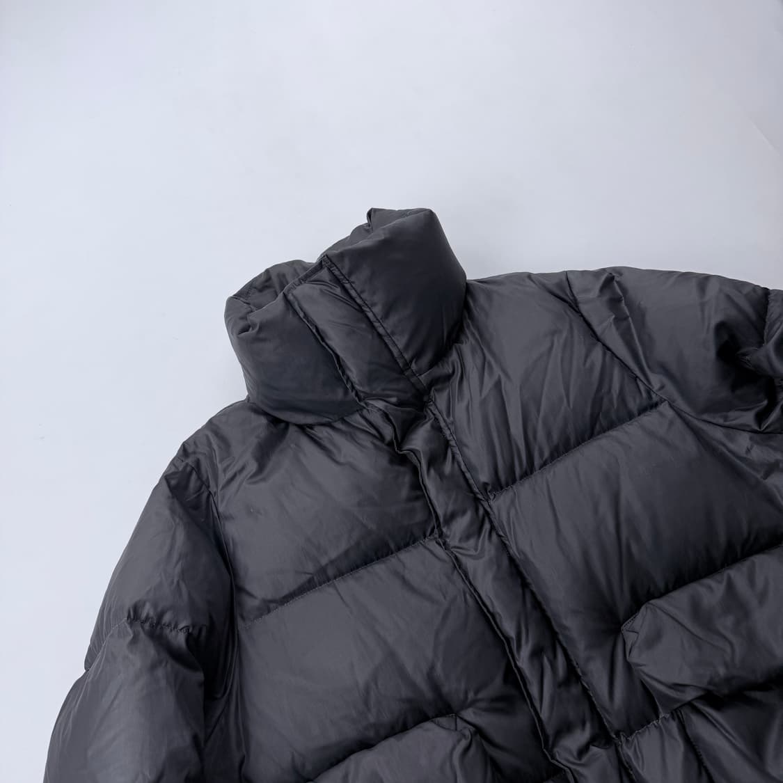 트리밍버드 글로우 하이넥 패딩 차콜 상품이미지3