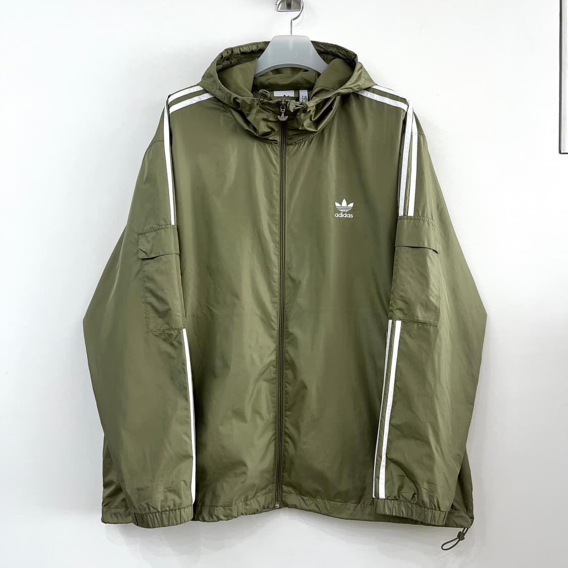 아디다스 신형 올리브 카키 윈드브레이커 자켓 상품이미지2