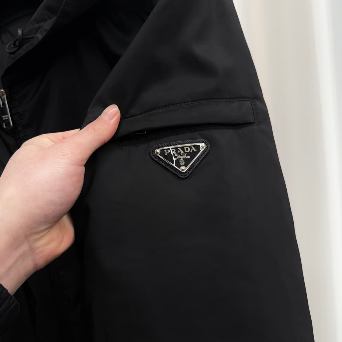 [L] 프라다 리나일론 후드 바람막이 상품이미지5