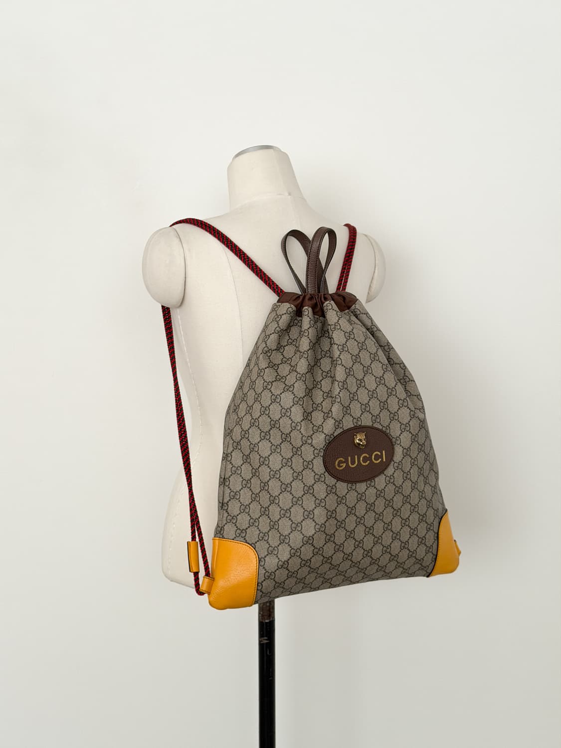 구찌 네오 GG 수프림 드로스트링 백팩 상품이미지1