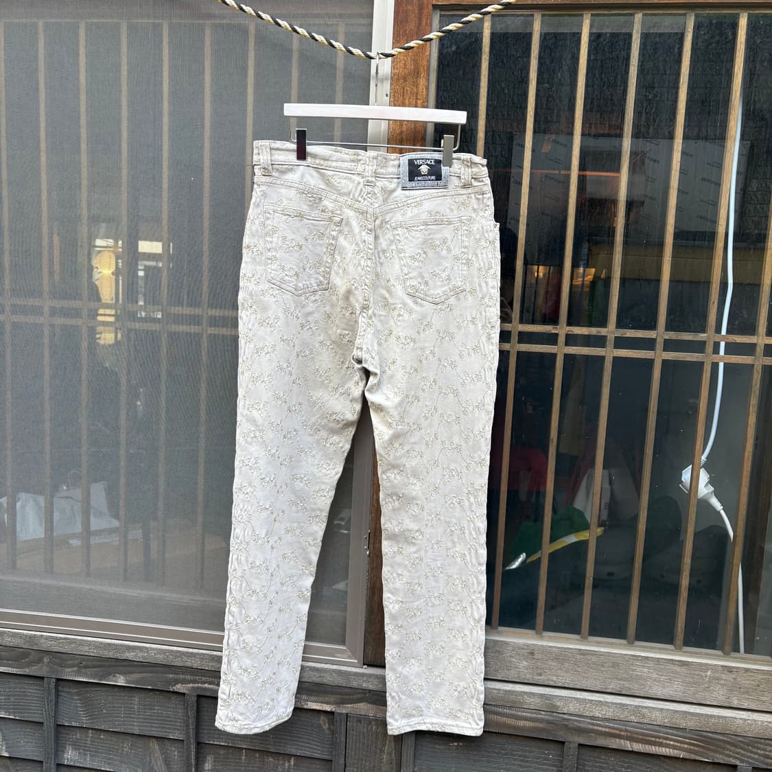 베르사체 진스 꾸뛰르 자카드 플라워 메두사 패치 팬츠 상품이미지6