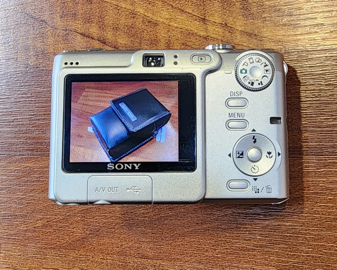 소니 사이버샷 DSC-W35 실버 디지털 카메라 판매합니다. 상품이미지3