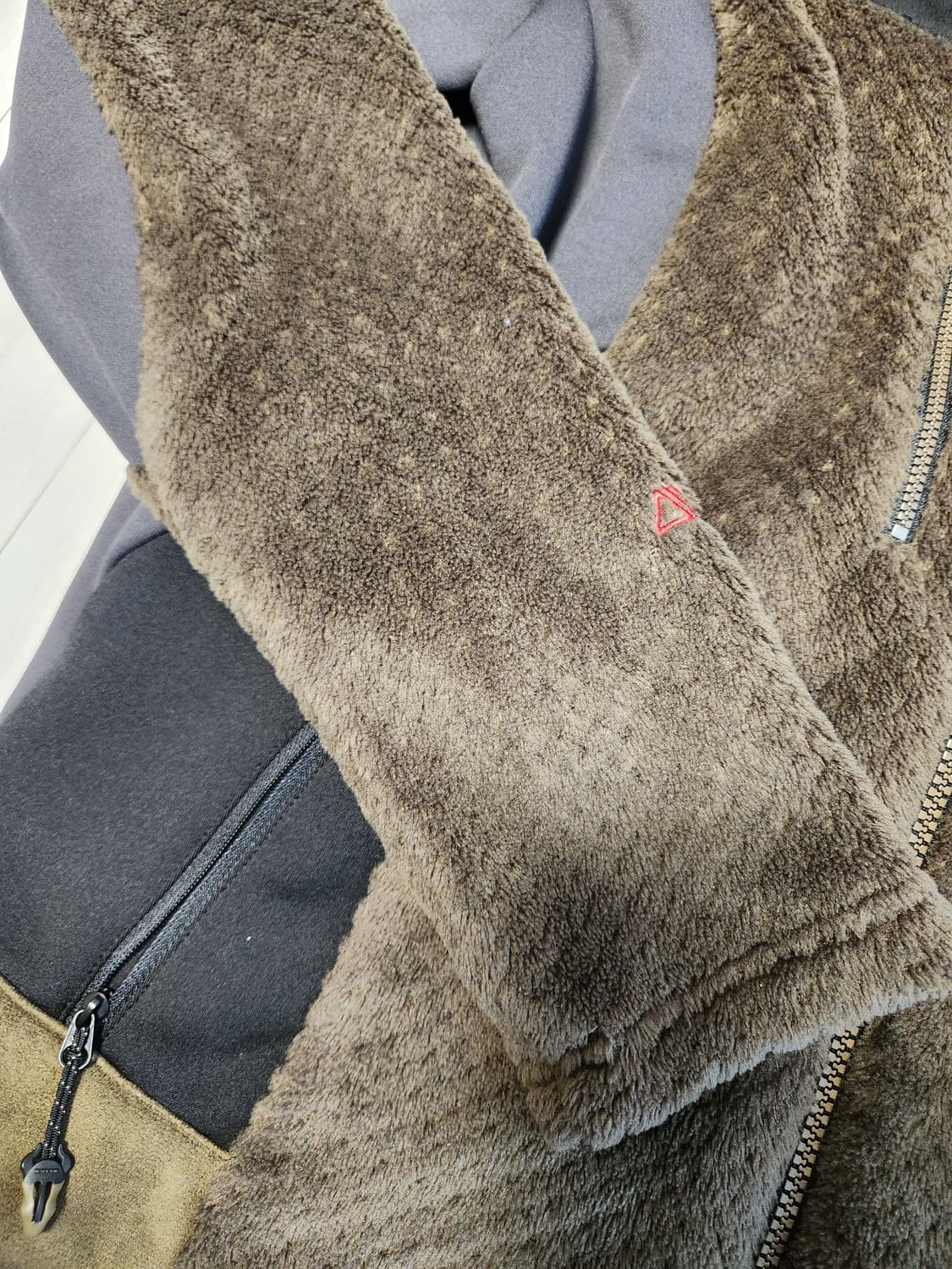 블랙야크 본딩 플리스 하이브리드 미드레이어형자켓 사이즈100

녹색빛깔  상품이미지3