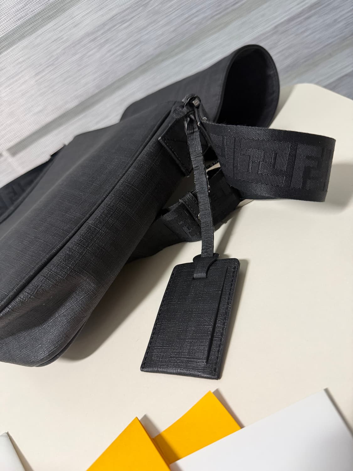 펜디 FF 메신저 크로스백 정품 / 구성품O / 저렴히 판매 상품이미지4