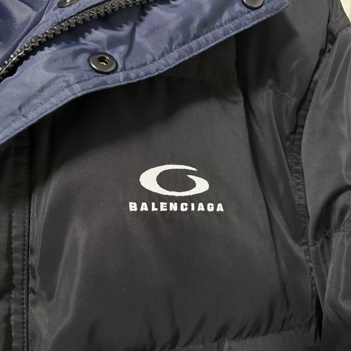 발렌시아가 리버시블 숏 푸퍼 패딩 상품이미지4