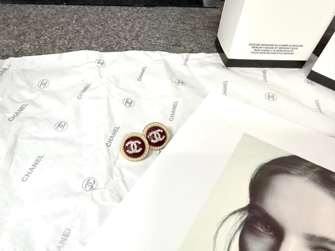 샤넬 CC 포인트 크리스탈 레드 이어링 상품이미지1