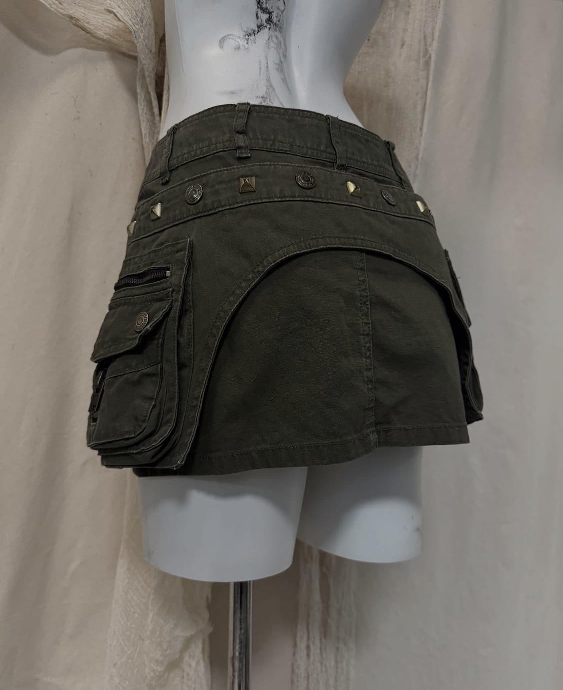 Studed Detail Skirt 상품이미지2