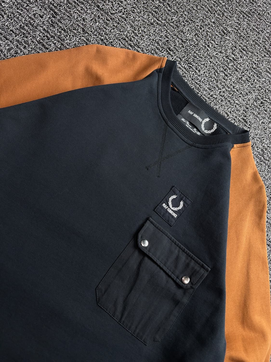 프레디페리 x 라프시몬스 포켓 크루넥 스웻 셔츠 4146 상품이미지3