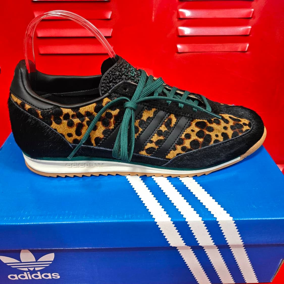 (새상품) 아디다스(Adidas) 레오파드 코어 오프화이트
240size 상품이미지2