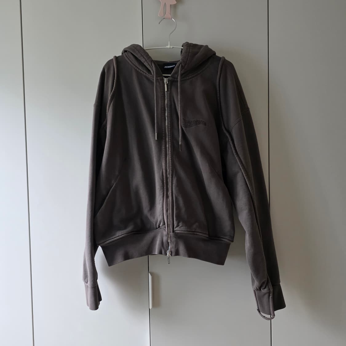 자크뮈스 후드집업 다크브라운 L 상품이미지1