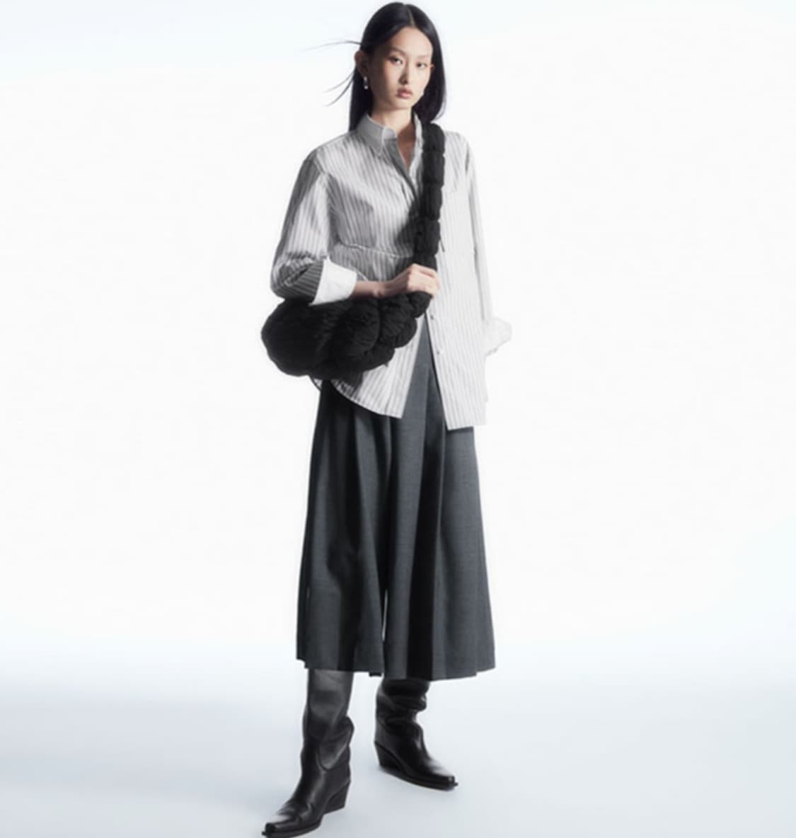 새상품) cos 리플 크로스 바디백 블랙 상품이미지4