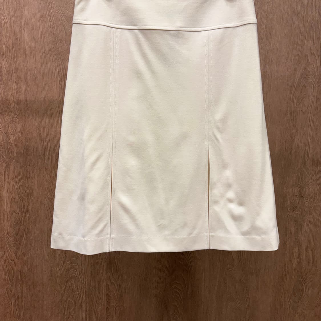 띠어리 A라인 미디 스커트 미니멀 하이웨스트 세로 절개 디테일 아이보리 상품이미지5