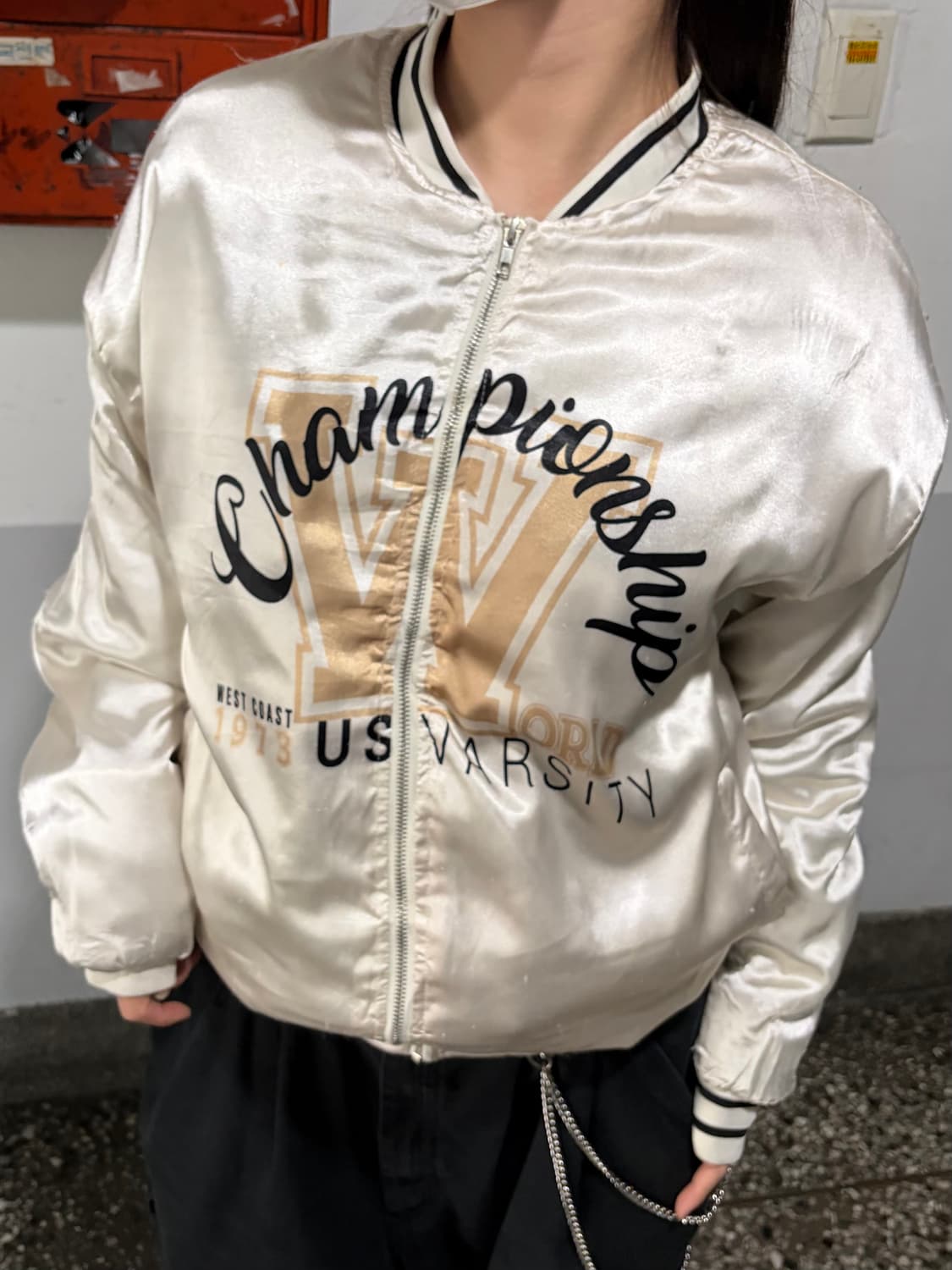 90s VINTAGE 실버화이트 빅레터링 스타디움 집업 상품이미지3