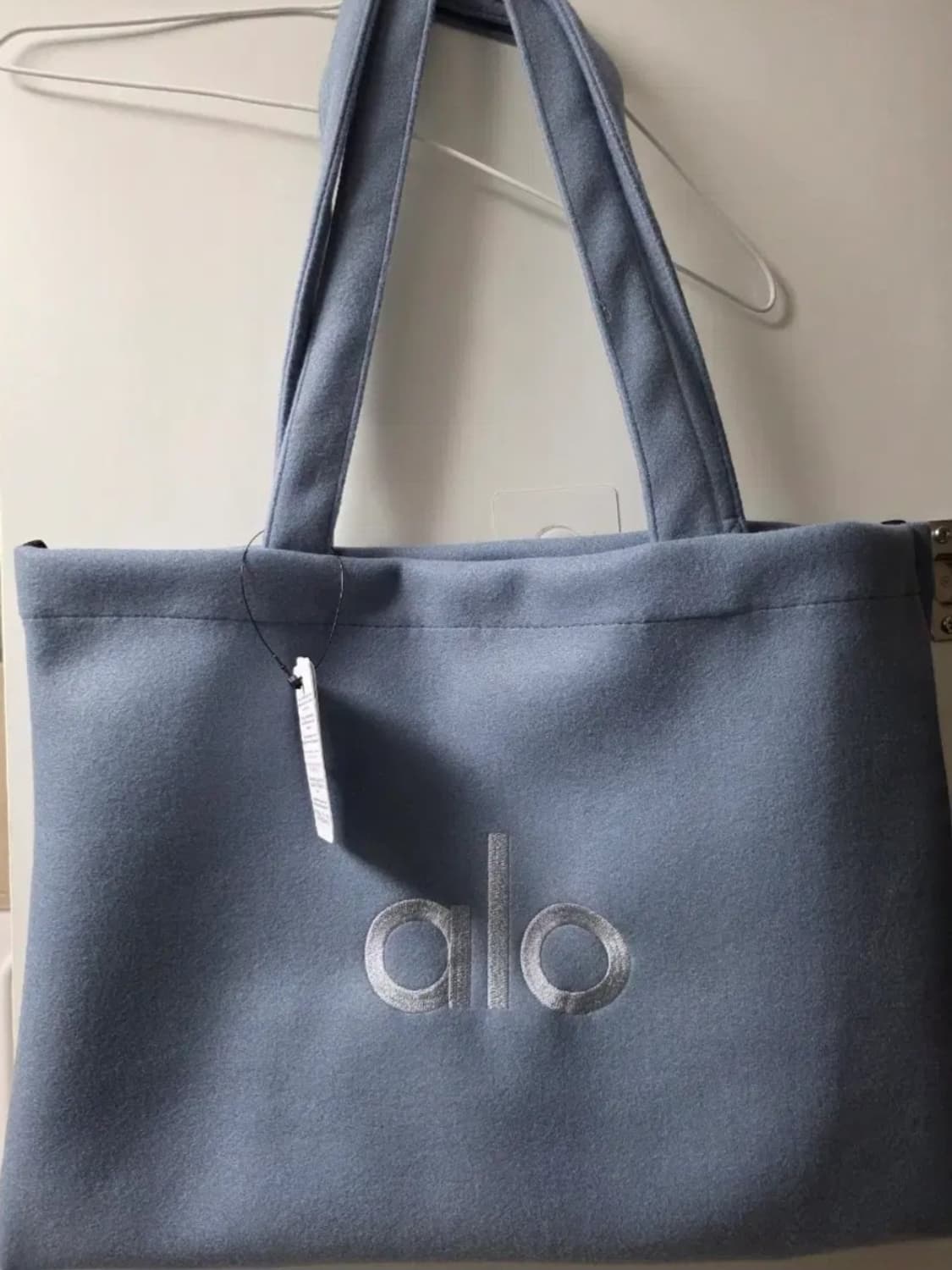 알로 스카이블루 숄더 토트백 상품이미지1
