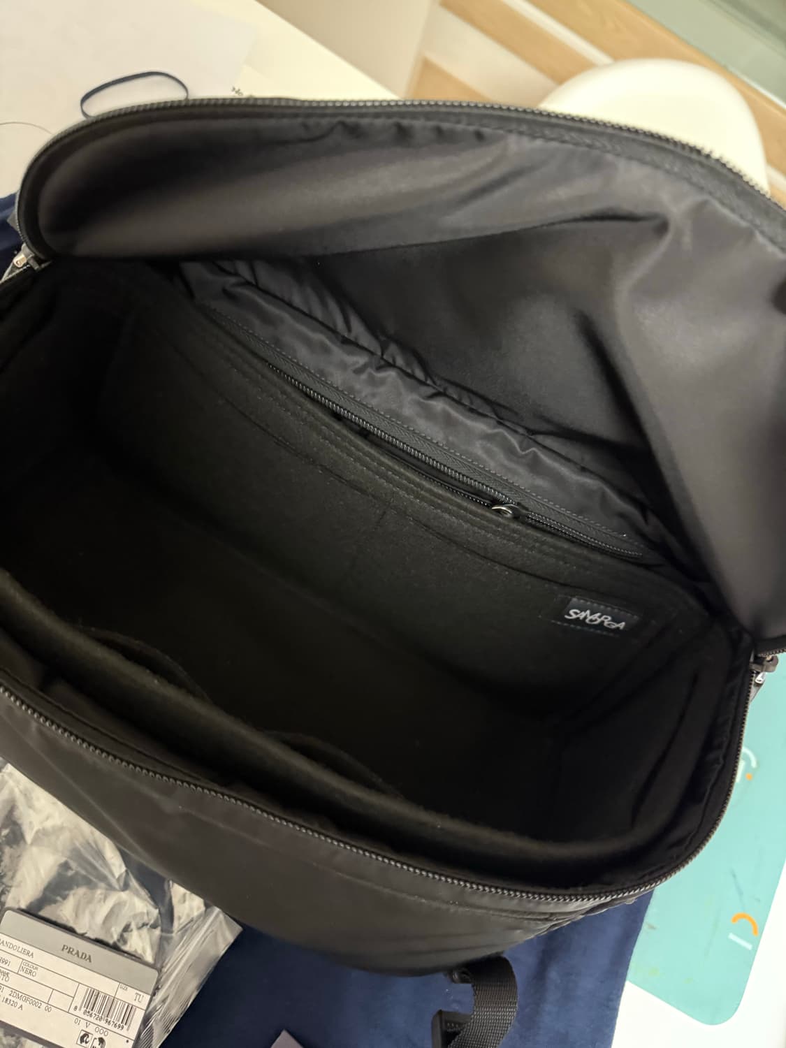 프라다 바이커백 라지 판매 상품이미지7