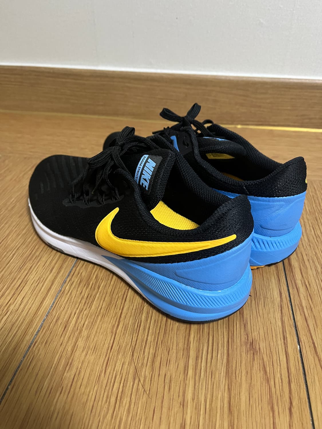 나이키 에어 줌 스트럭처 22 러닝화 상품이미지3