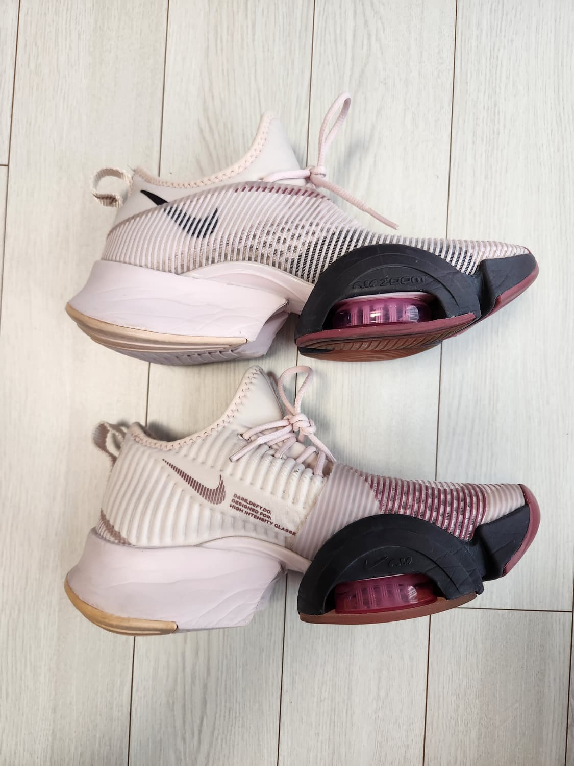 나이키 러닝화 에어 줌 슈퍼렙 BQ7043-665사이즈230

많이 신지 상품이미지7