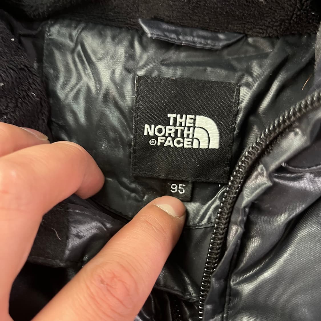W 95 노스페이스 600 유광 경량 패딩 상품이미지4