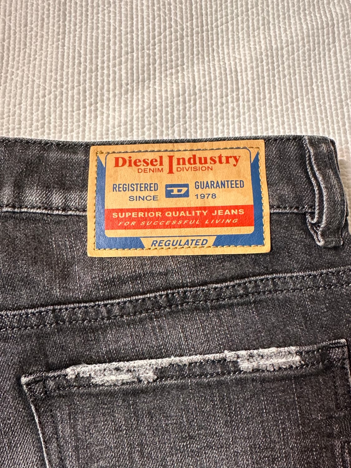 (호시 착용) 24FW 디젤 블랙 워싱 부츠컷 플레어 데님 팬츠 상품이미지3