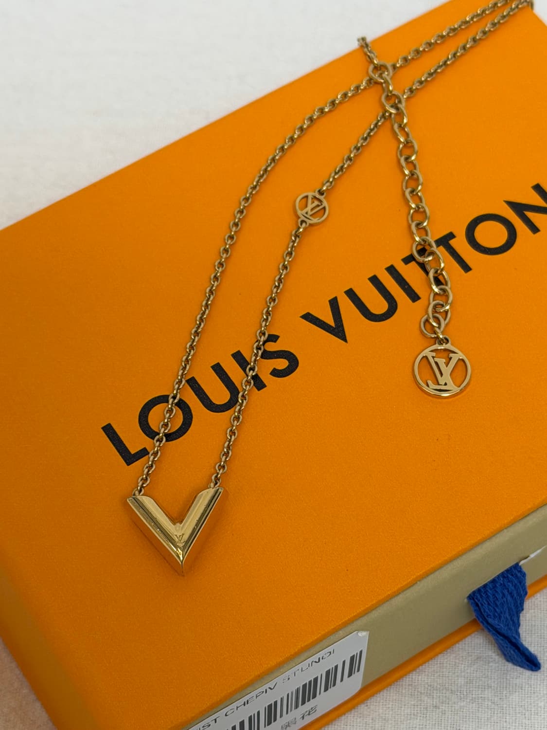 정품 루이비통 에센셜 V 목걸이 금장 상품이미지3