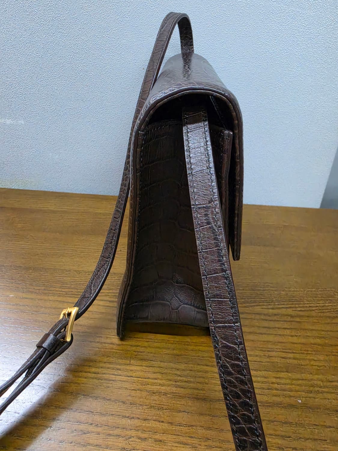 로서울 악어패턴 브라운 가죽 크로스백 상품이미지4