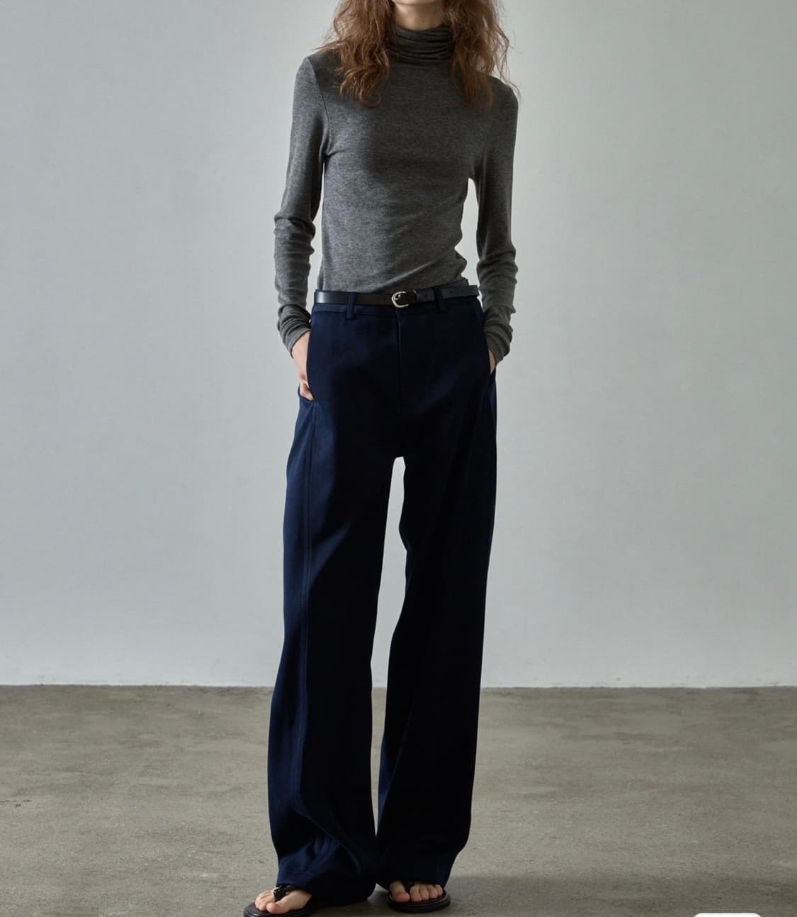 파사드 패턴 커브드 코튼 팬츠 네이비 상품이미지1