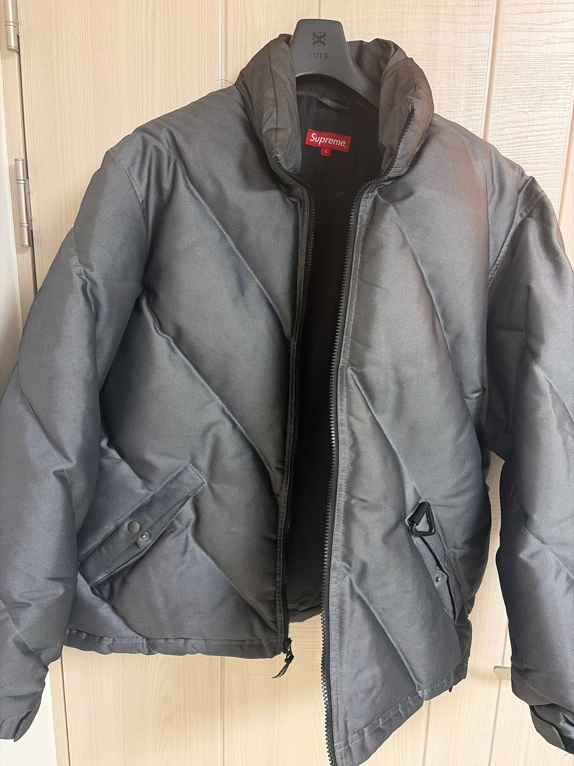 슈프림 19fw 이리디센트 퍼피 패딩 자켓 상품이미지4