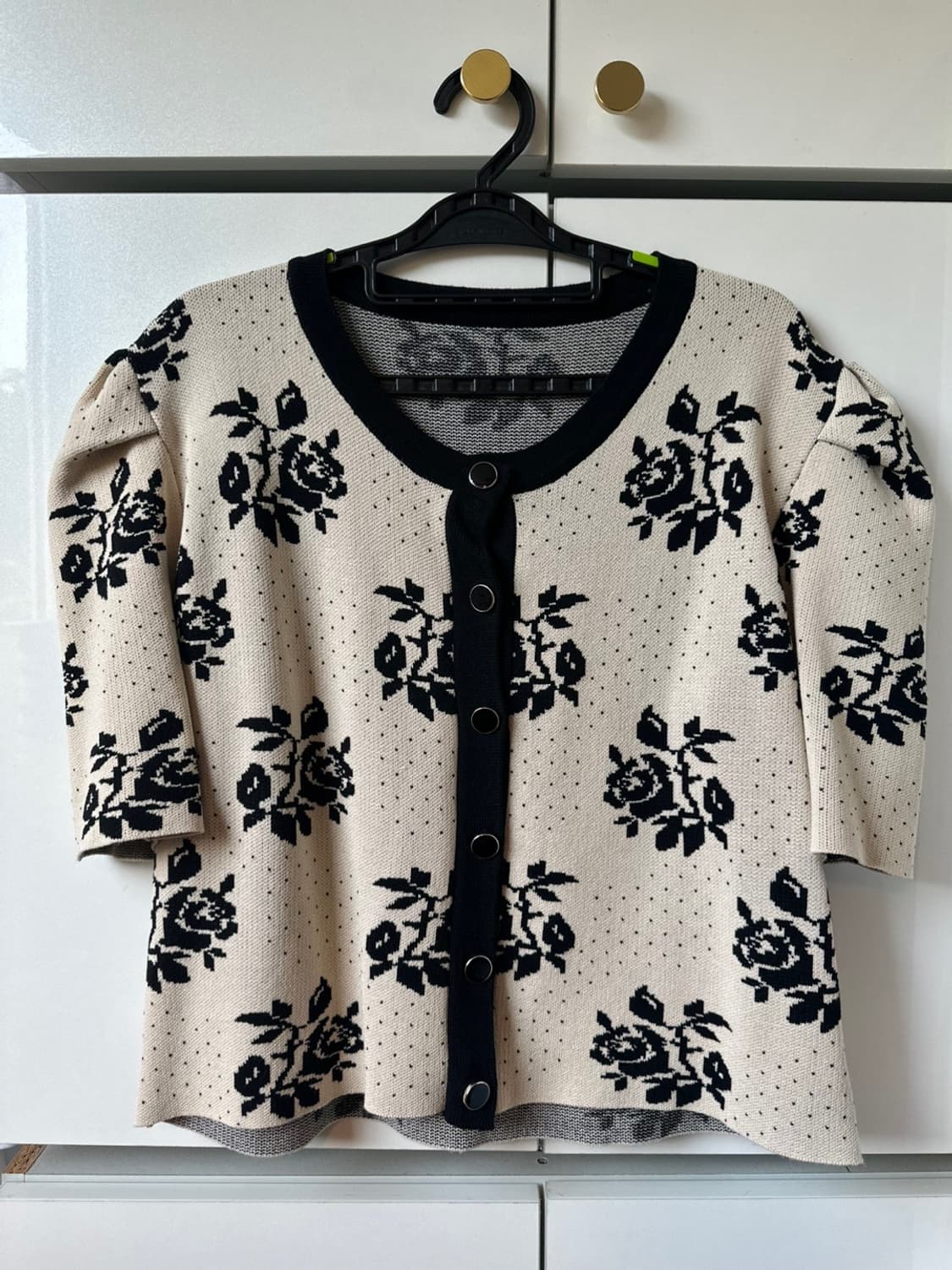 아이보리 장미 패턴 니트 가디건 상품이미지1