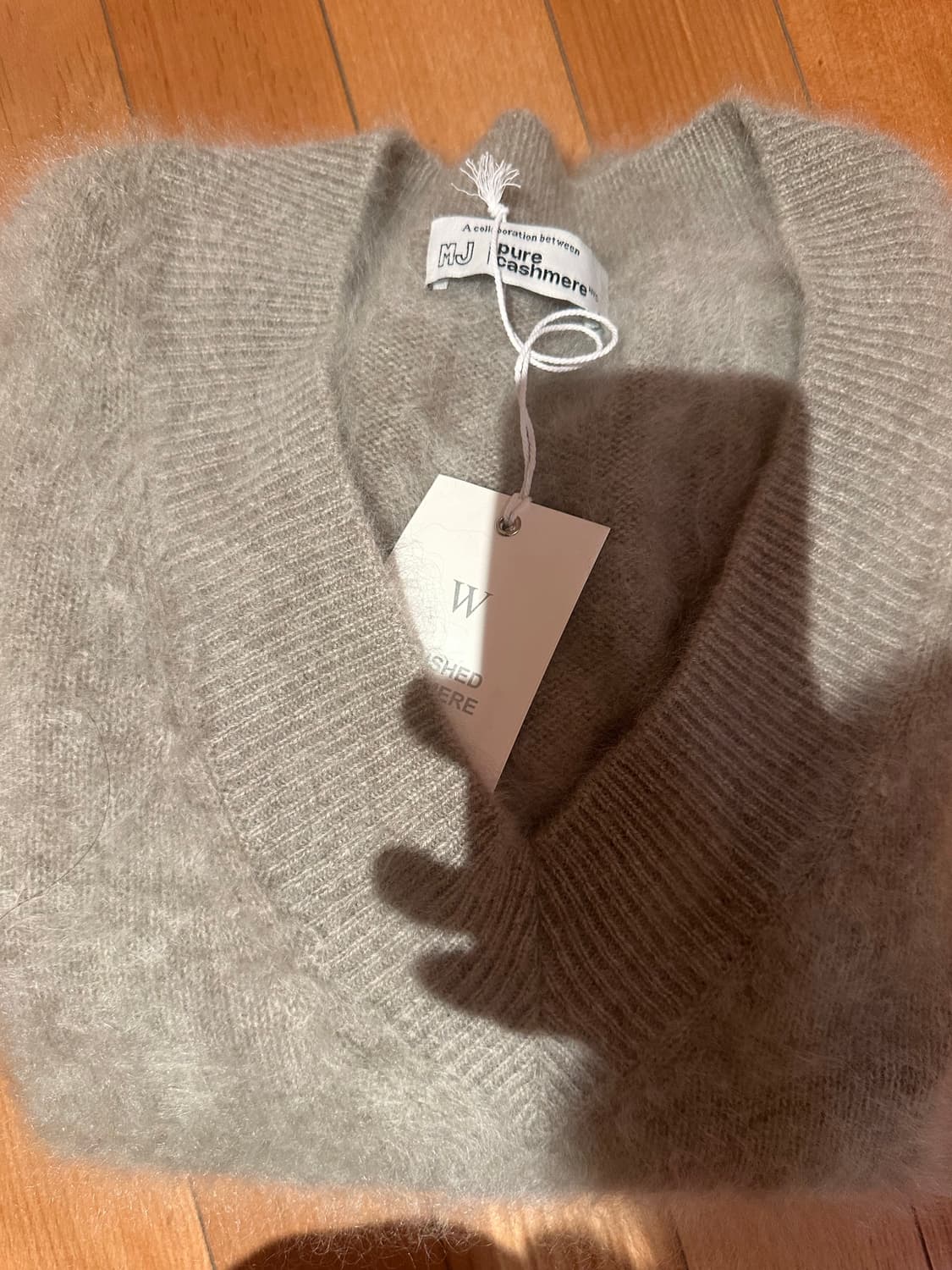 퓨어 캐시미어- 박민주 브러시드 캐시미어 브이넥 스웨터 토프 상품이미지5