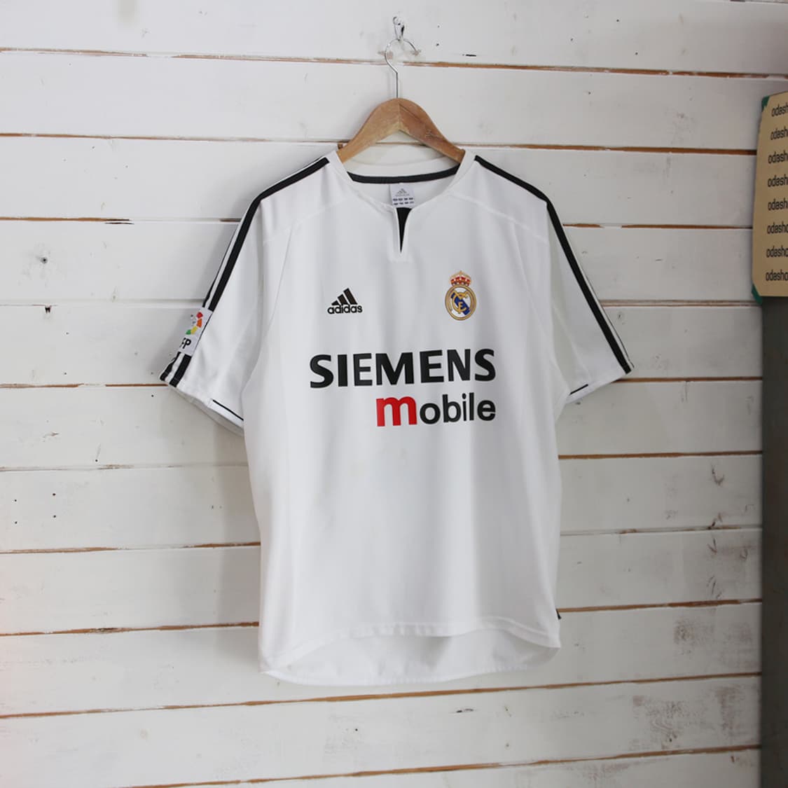 (착용컷) 아디다스 03~04 레알 마드리드 베컴 유니폼 상의 (M) 상품이미지1