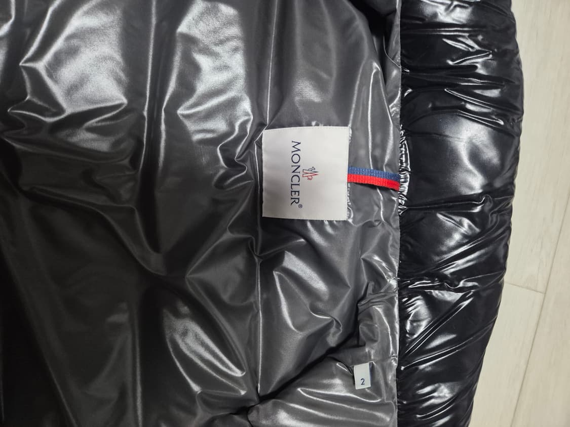 몽클레어 티브 2사이즈 블랙 판매합니다! 상품이미지3