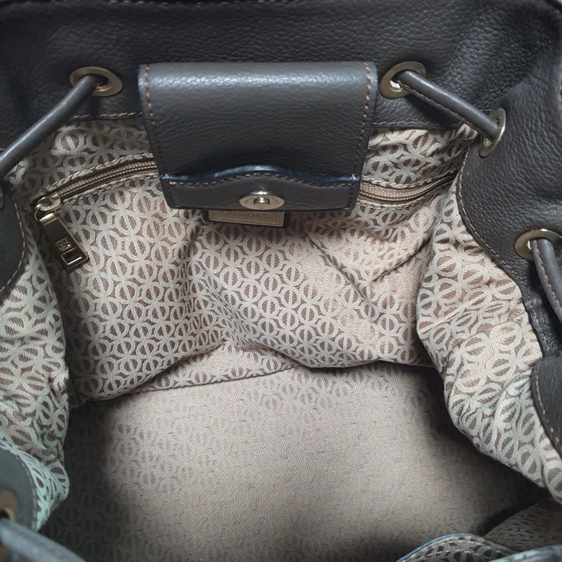 루이까또즈 가죽 복조리 숄더백 크로스백 중고 가방 은피아노 상품이미지4