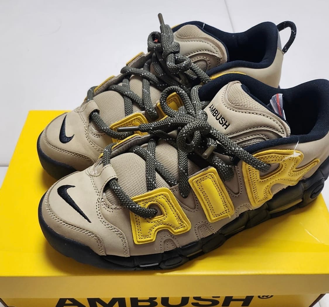 나이키 x 앰부쉬 에어 모어 업템포 로우 비비드 설퍼 앤 라임스톤 상품이미지2