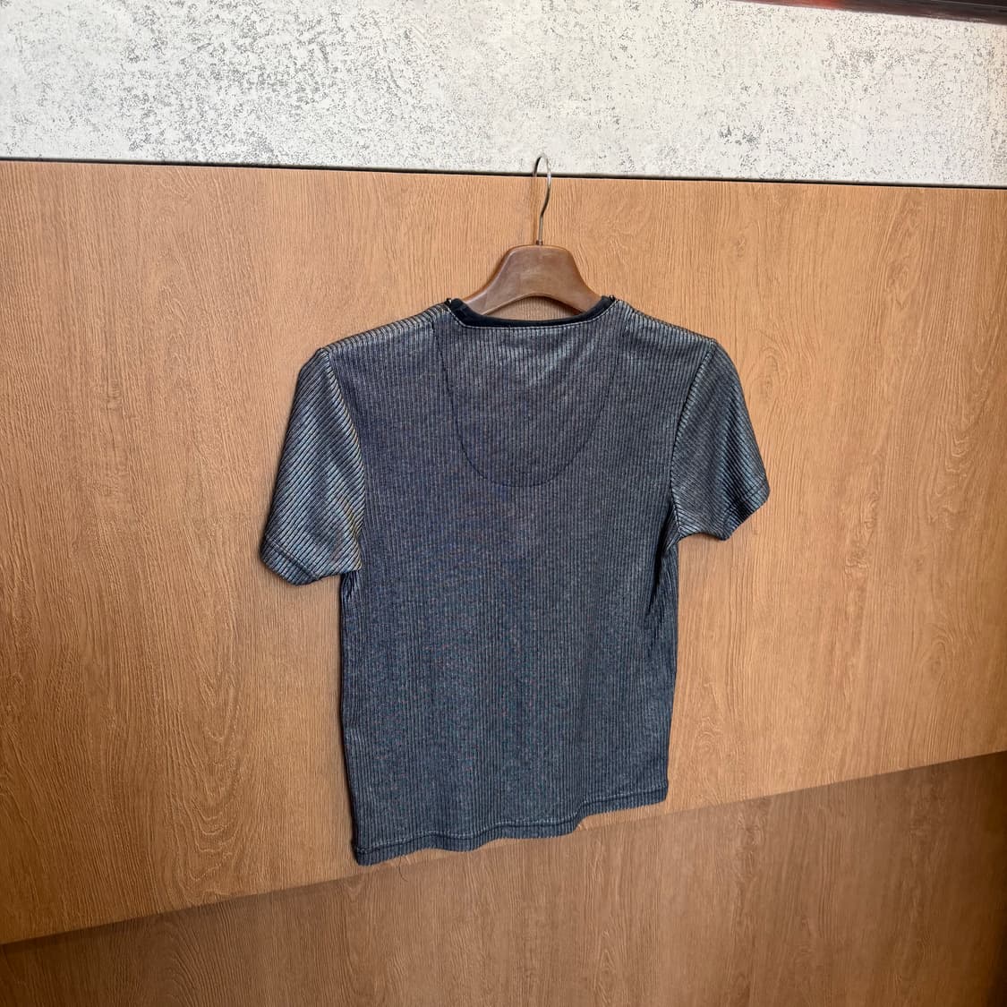 빈티지 브이넥 반팔 골지 티셔츠 하프 집업 디테일 레귤러핏 차콜 상품이미지2