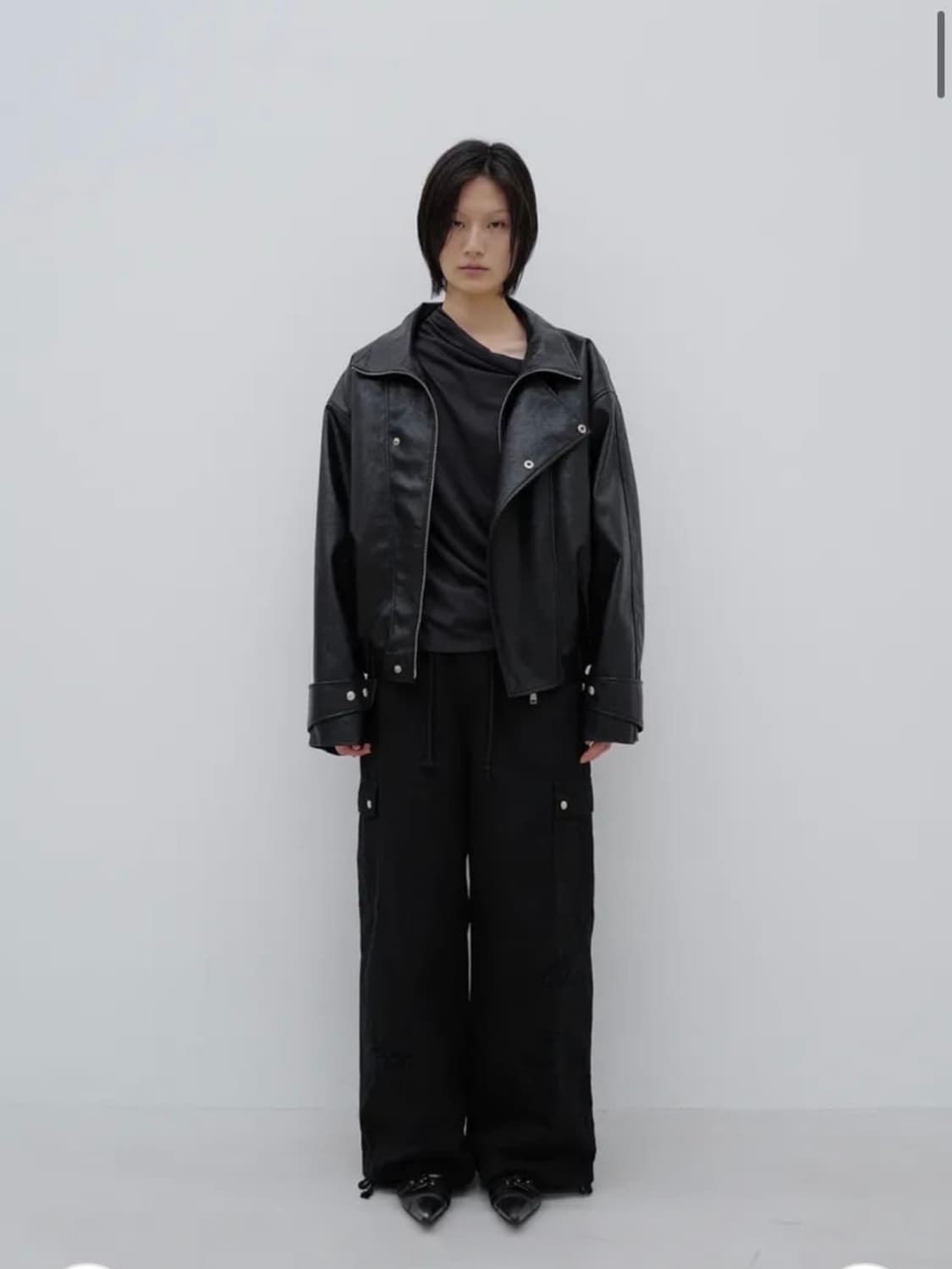 다이닛 FAUX LEATHER BOMBER JACKET IN BLACK 상품이미지3