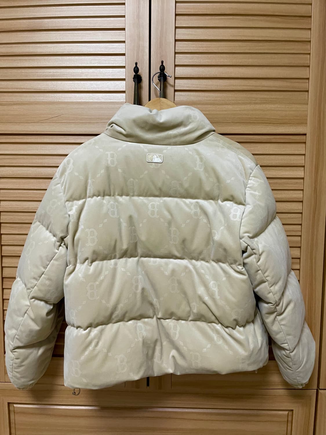 MBL여성다이아모노그램벨벳구스크롭패딩 상품이미지7