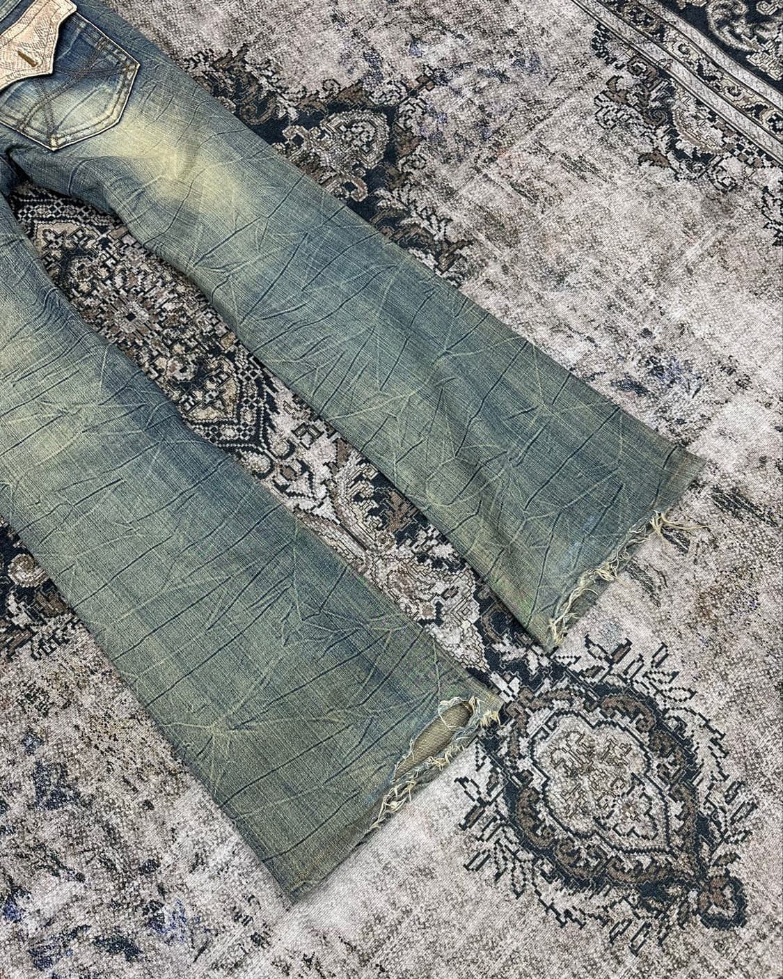 Agate label Python patch flared jeans 상품이미지3