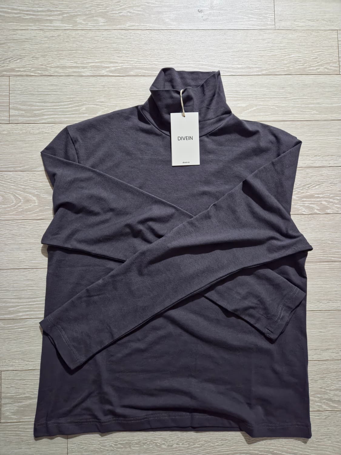 [새상품] DIVEIN 터틀넥 차콜 1사이즈 팝니다 상품이미지2