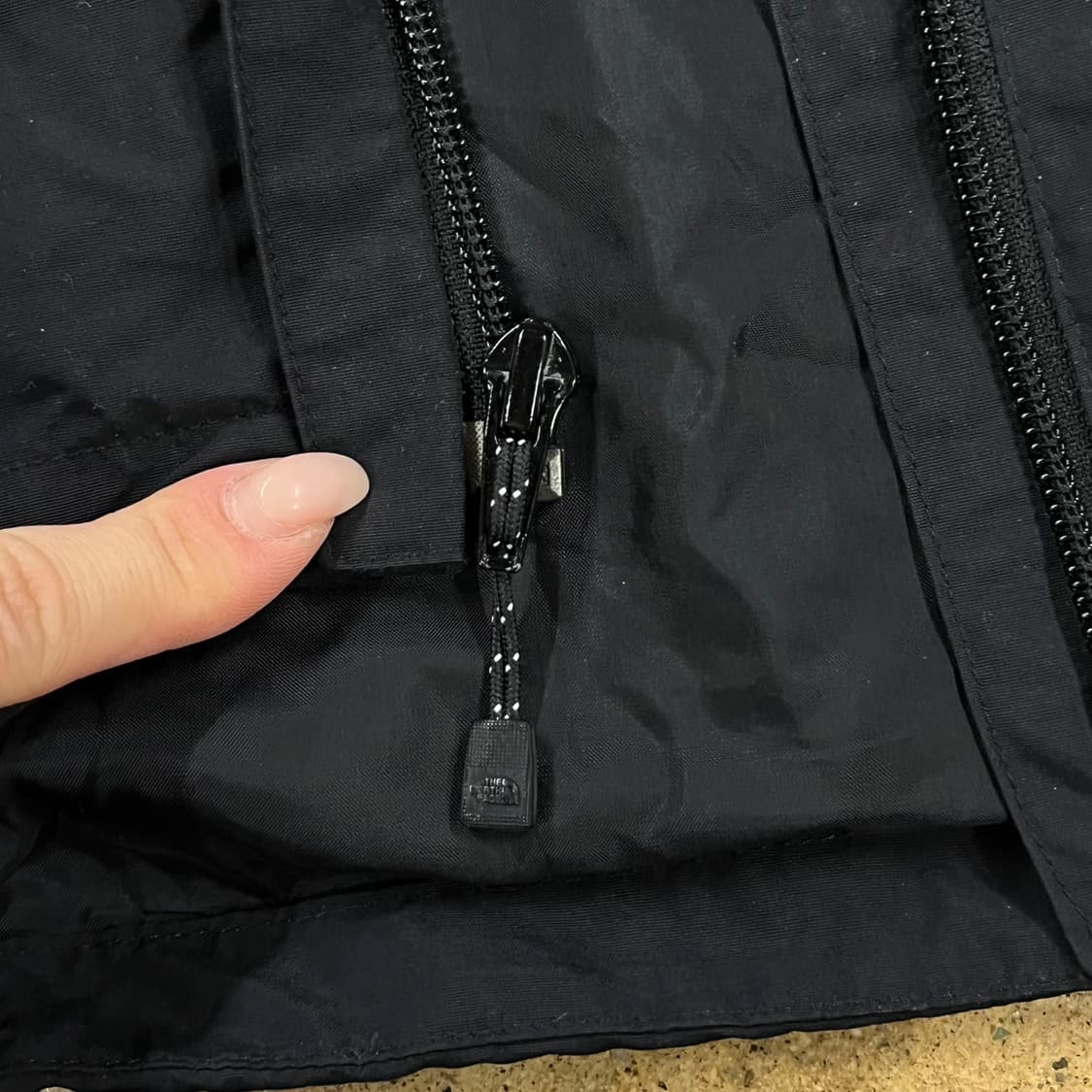 [정품/M] 노스페이스 블랙 후드 바람막이 자켓 b17 상품이미지7
