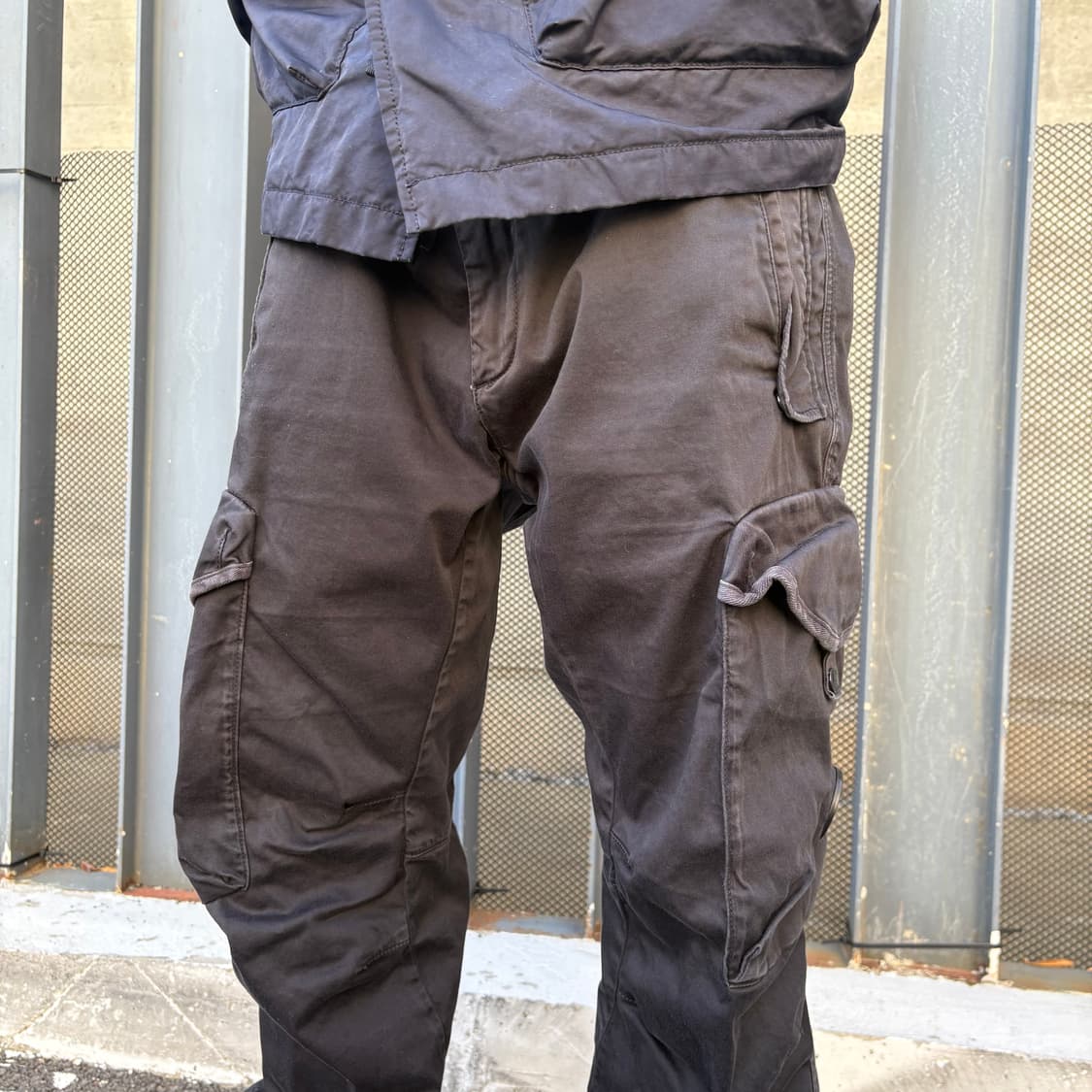 씨피컴퍼니 페이딩 블랙 렌즈 카고 팬츠 상품이미지3