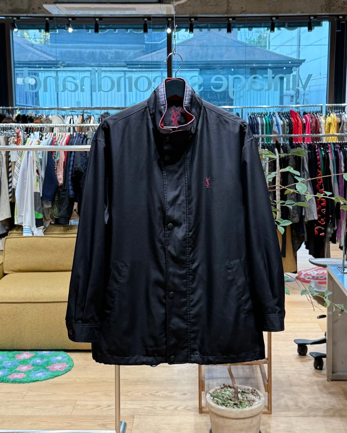 입생로랑 블랙 자수로고 폴리쉘 자켓  상품이미지1