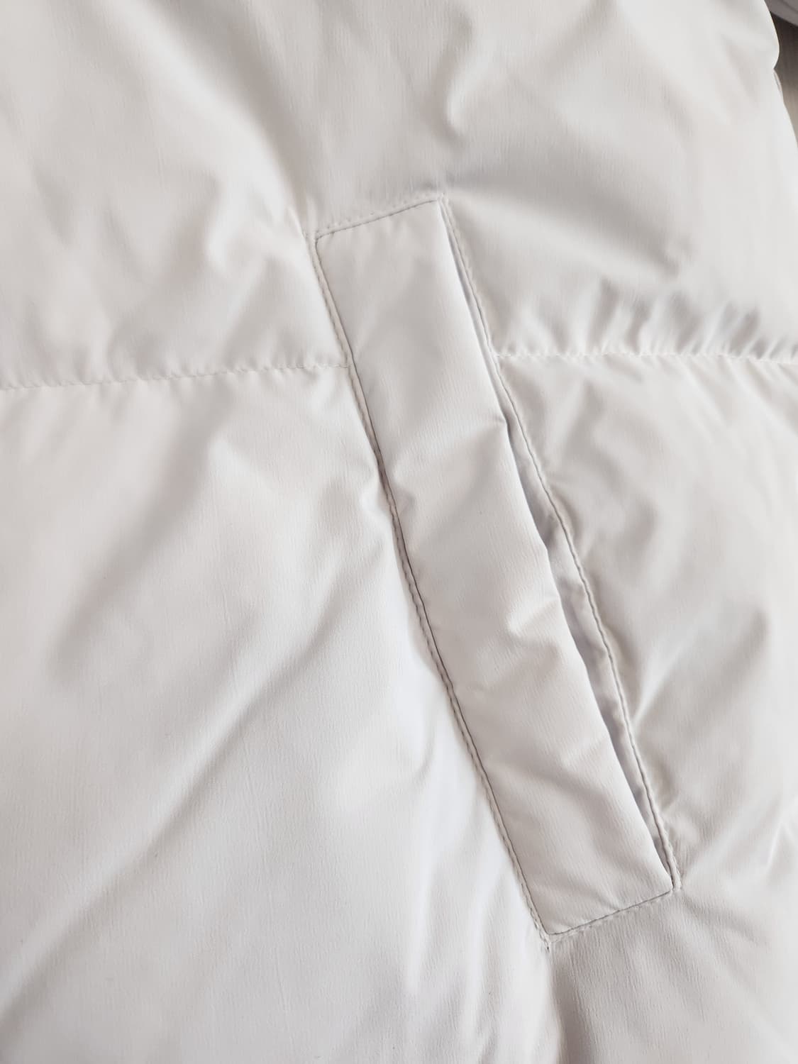 게스 남녀공용 베이직 푸퍼 덕다운 숏패딩 점퍼 사이즈90(s 상품이미지6