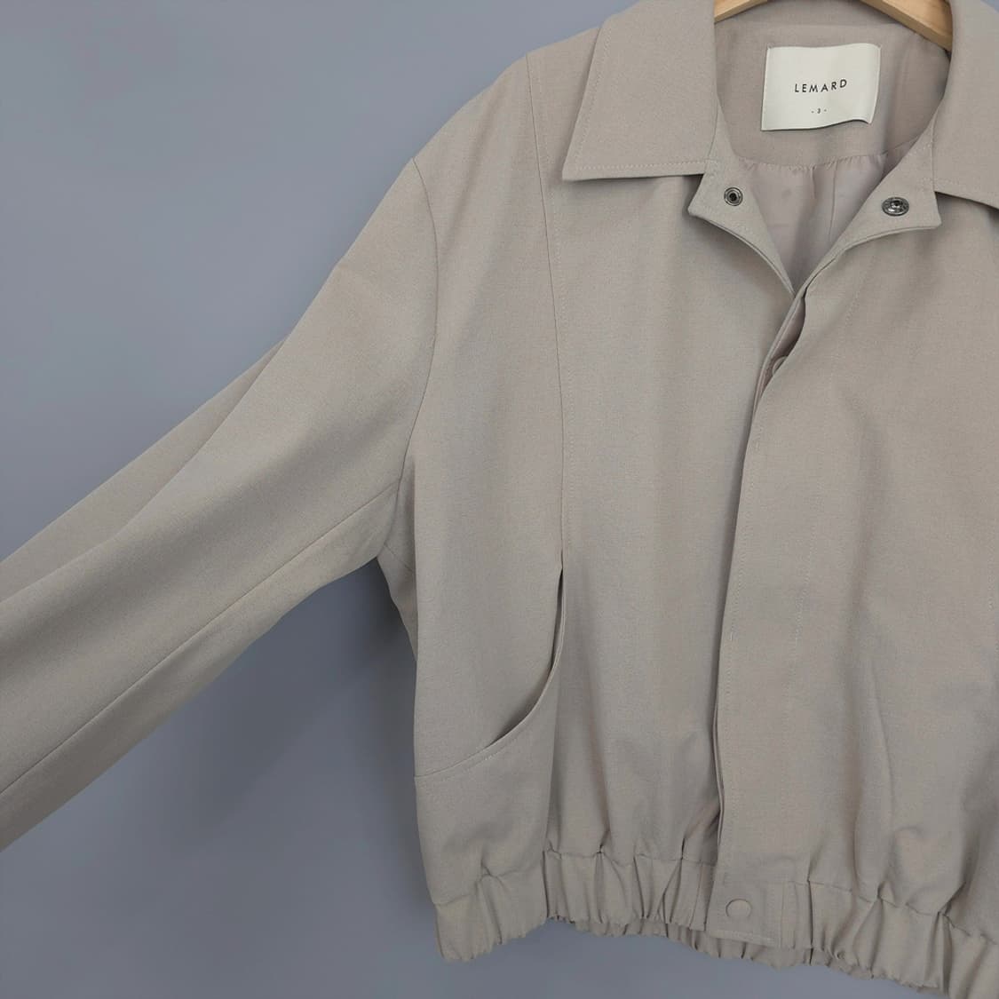 르마드 LEMARD 미니멀 절개 블루종 밑단밴딩 자켓 3 상품이미지3