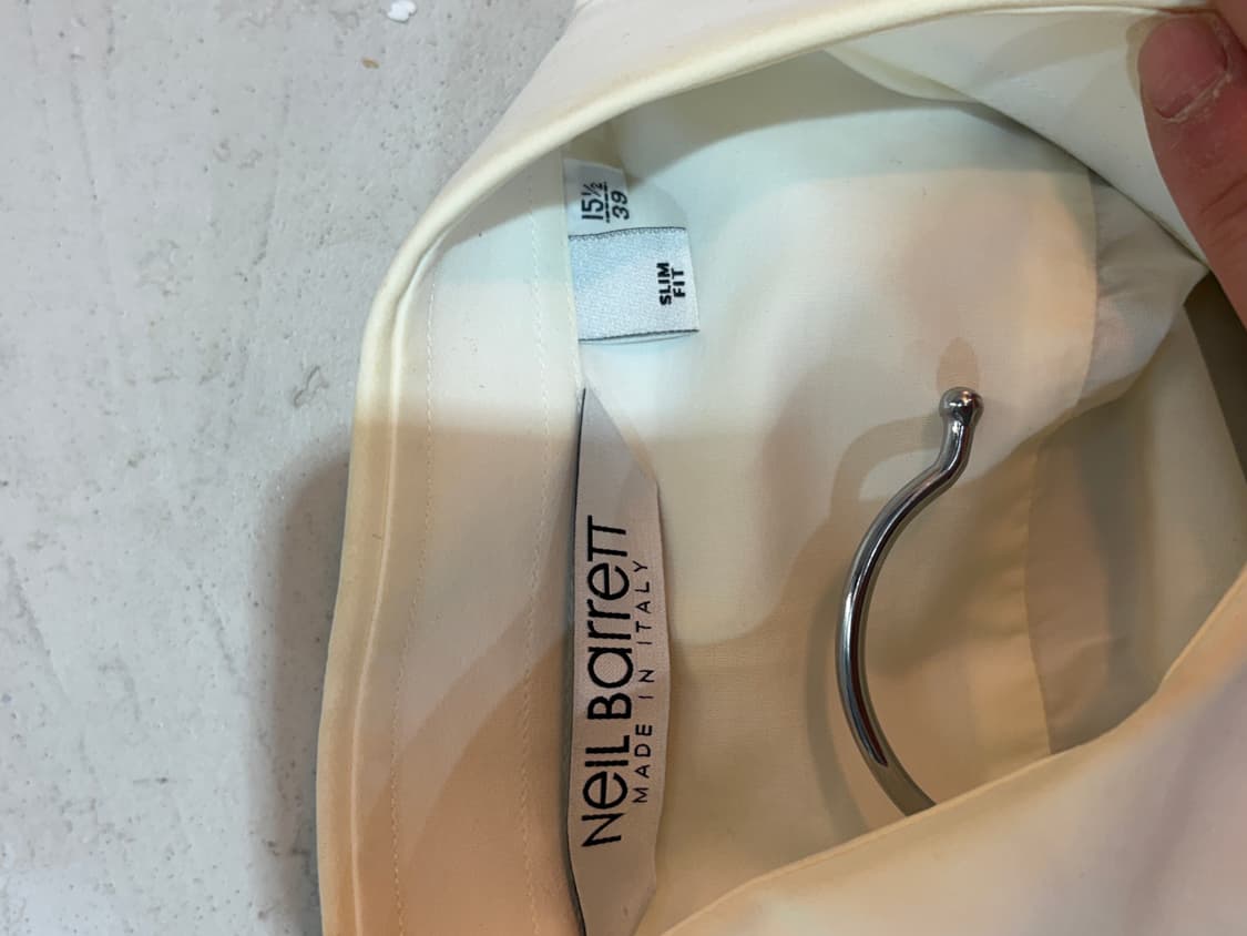 닐바렛 화이트 슬림핏 셔츠 상품이미지4