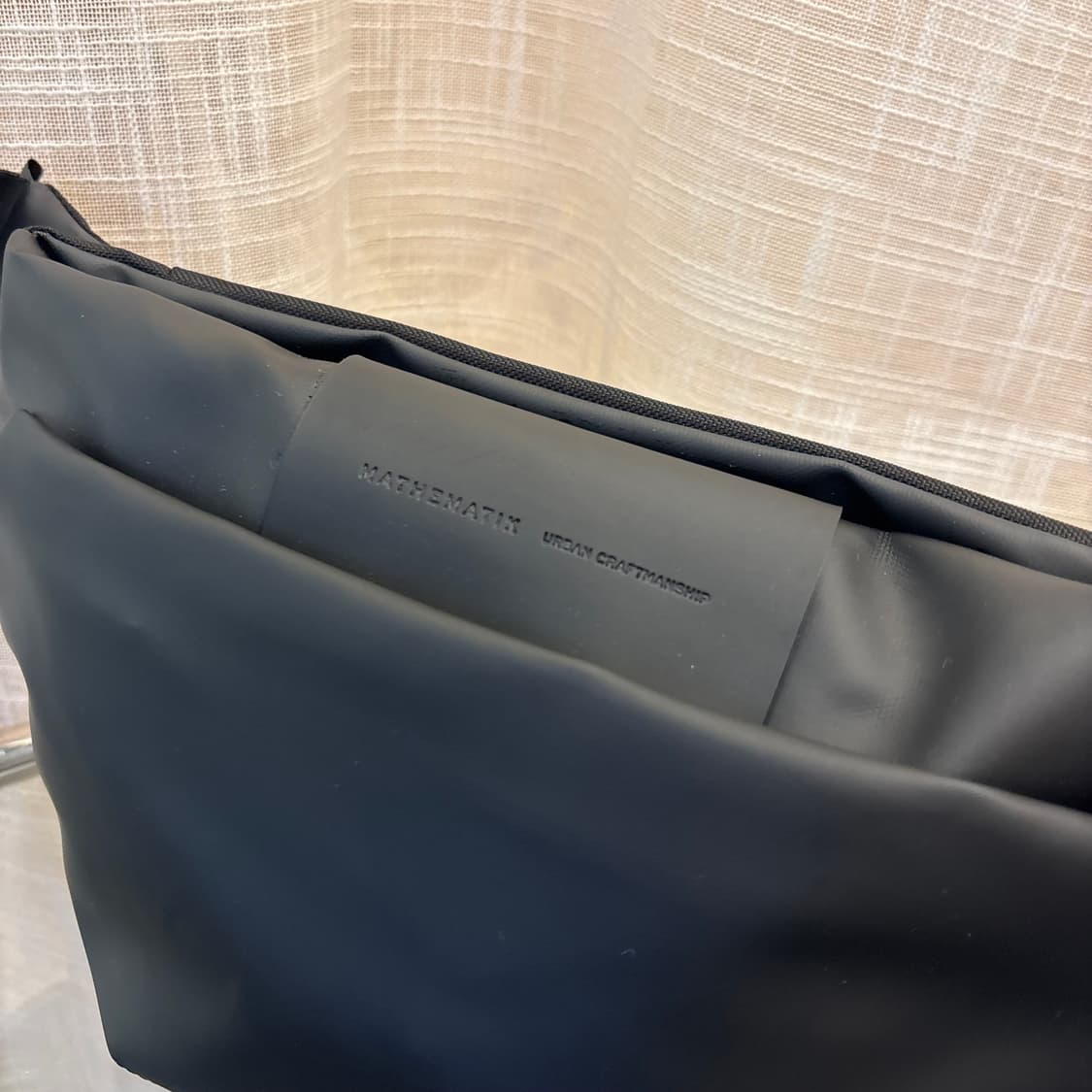 정품 마테마틱 슬링 크로스백     상품이미지4