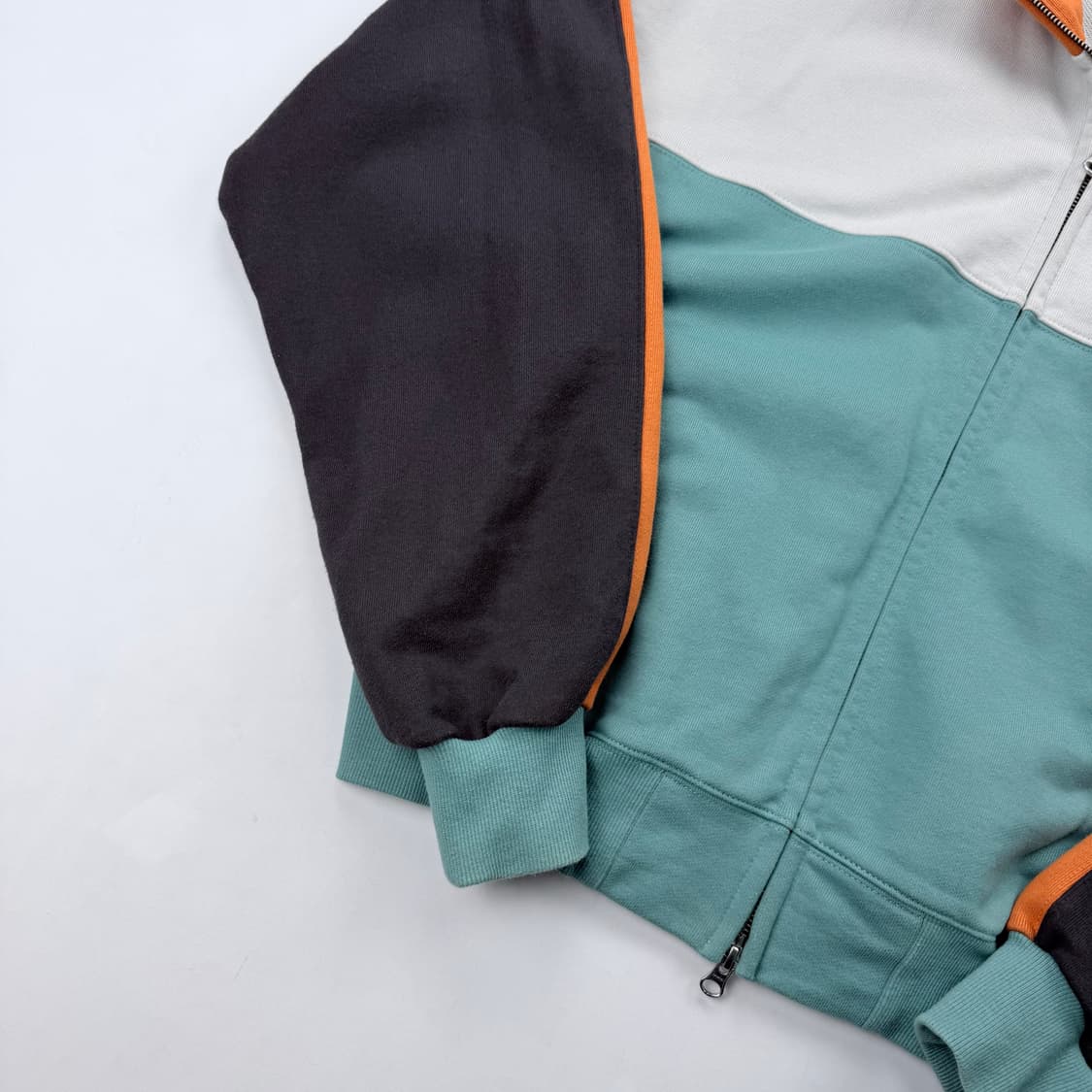 더바이닐하우스 풀집업 스웻셔츠 상품이미지4